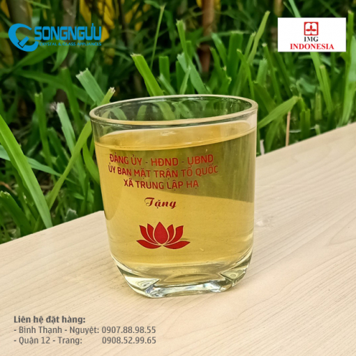 Alternative view of Ly thủy tinh làm quà tặng đại hội